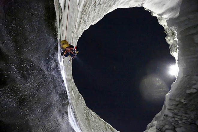Khám[-]phá[-]bên[-]trong[-]miệng[-]hố[-]bí[-]ẩn[-]ở[-]Siberia